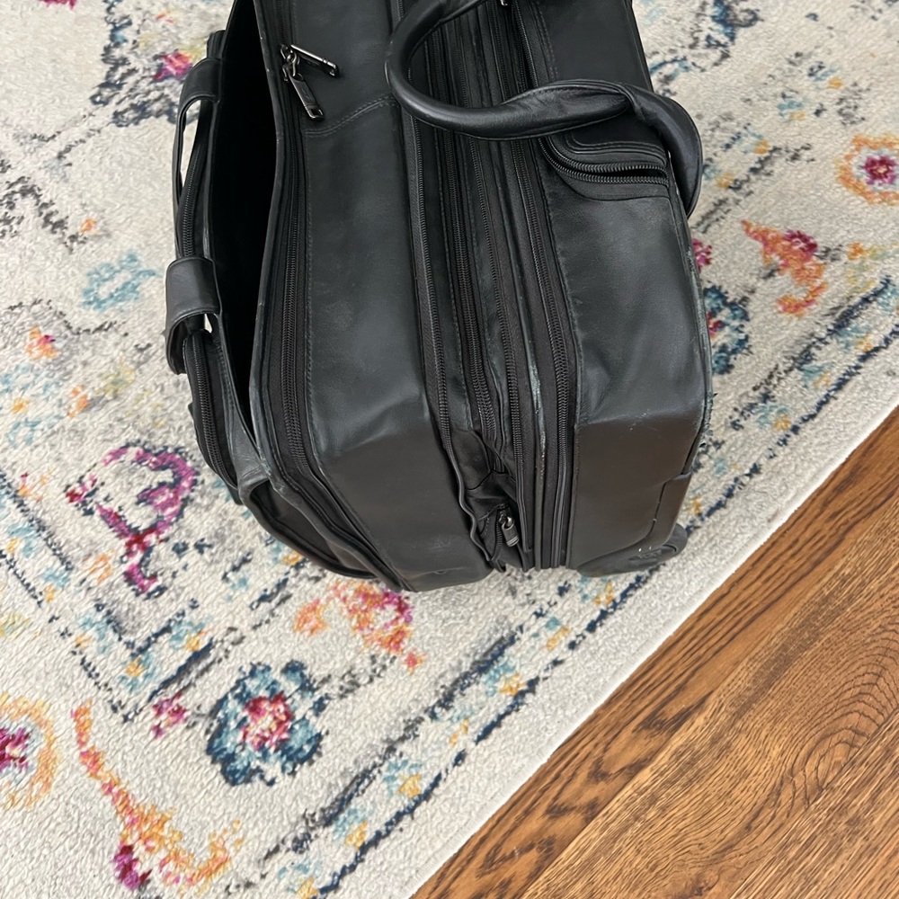 Tumi Black Briefcase with Durable Design and Spacious Compartments - Picture 3 of 7